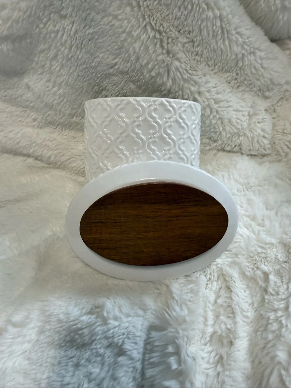White Ceramic Bathroom Set - Quatrefoil Soap Dish & Toothbrush Holder